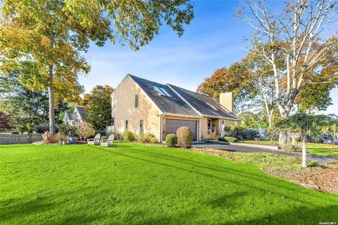 44 Red Bridge Rd, Center Moriches, NY 11934