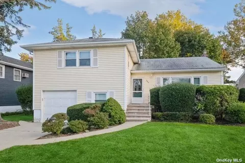 386 Garden St, East Meadow, NY 11554