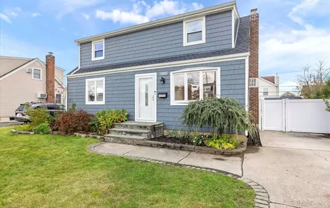 3550 Mallard Rd, Levittown, NY 11756