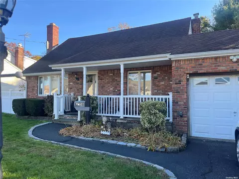 36 Kime Ave, North Babylon, NY 11703