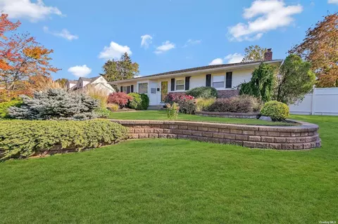 438 Townline Rd, Commack, NY 11725