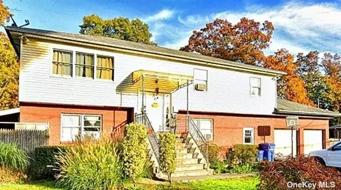 42 8th Ave, Huntington Station, NY 11746
