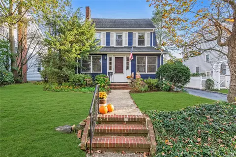118 Hillcrest Ave, Manhasset, NY 11030