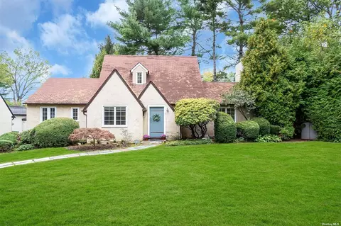 35 Longview Rd, Port Washington, NY 11050