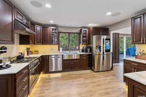 337 Starr Blvd, Calverton, NY 11933