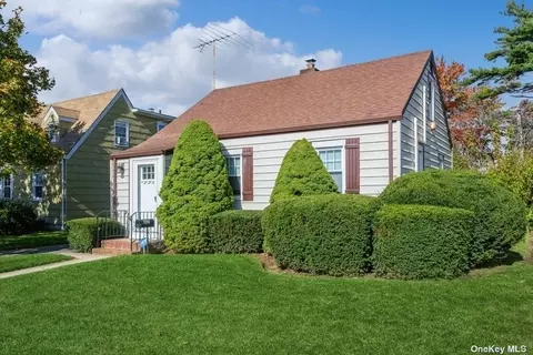 607 Hillside Ave, New Hyde Park, NY 11040
