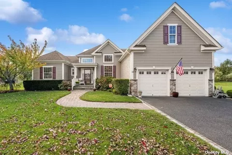 99 Star Flower Row, Riverhead, NY 11901