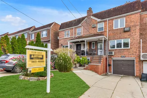 147-28 70th Rd, Flushing, NY 11367