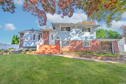 159 W 5th St, Deer Park, NY 11729