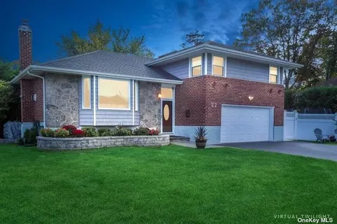 22 Andover Dr, Syosset, NY 11791