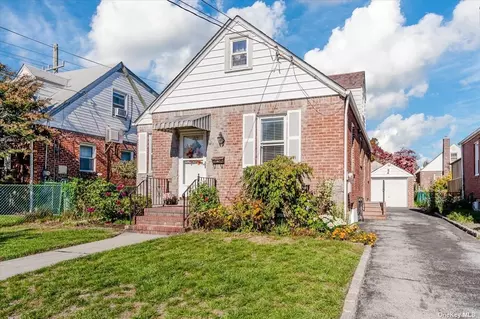 215 Ridge Ave, Valley Stream, NY 11581