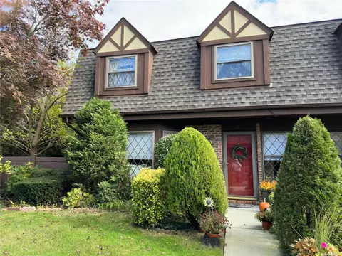 37 Summerfield Ct #0, Deer Park, NY 11729
