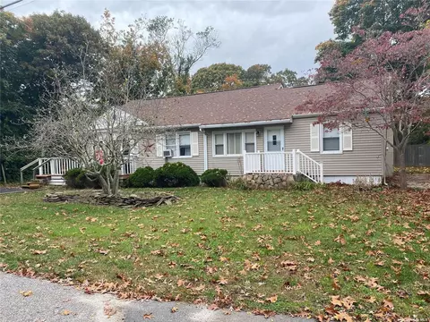 329 Commack Rd, Shirley, NY 11967