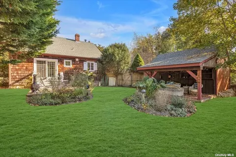 345 Breakwater Rd, Mattituck, NY 11952