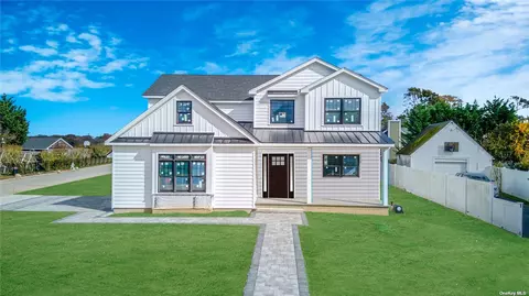 33 Cherry Ave, West Sayville, NY 11796