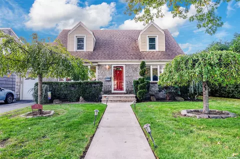 208 New Hyde Park Rd, Garden City, NY 11530
