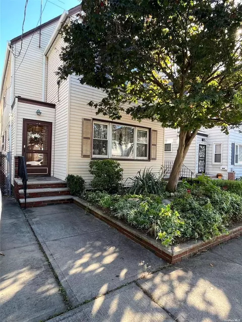45-53 172nd St, Flushing, NY 11358