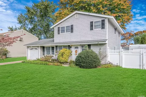 13 Sterling Dr, Lake Grove, NY 11755