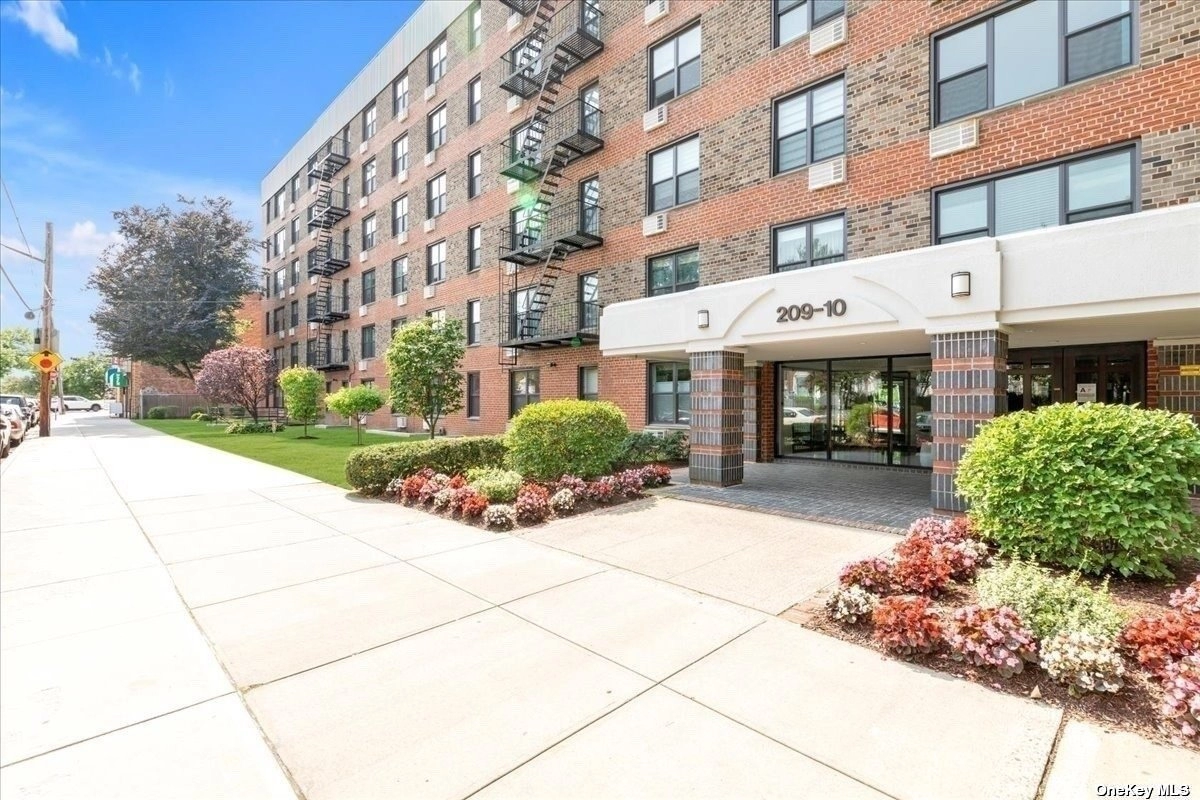 20910 41st Ave Unit 3R  