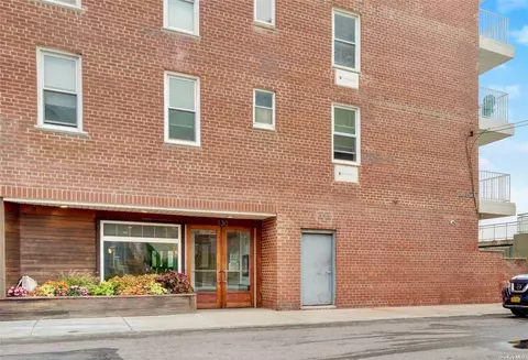 130 Beach 121 St #4G, Rockaway Park, NY 11694