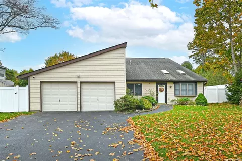 306 Southaven Ave, Medford, NY 11763