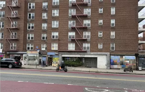 42-95 Main St #3A, Flushing, NY 11355