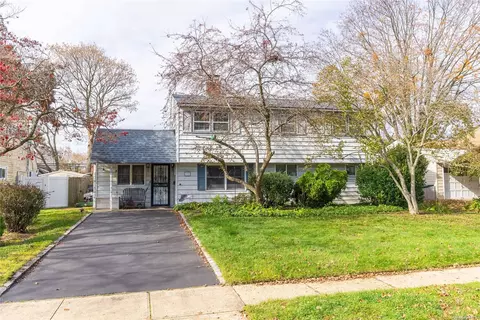 32 W Cabot Ln, Westbury, NY 11590