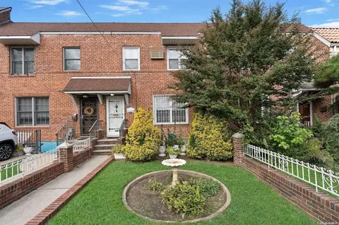 20-20 45th St, Long Island City, NY 11105