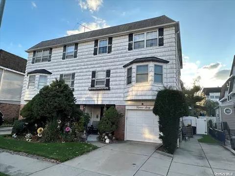 15-60 216th St, Bayside, NY 11360