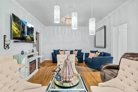 115-25 84th Ave #2M, Kew Gardens, NY 11418