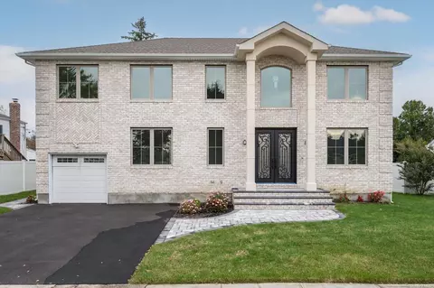 3 Georgia Ln, Plainview, NY 11803