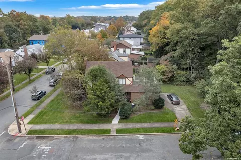 77-05 220th St, Oakland Gardens, NY 11364