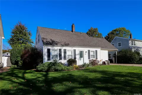 327 Curtis Ave, Carle Place, NY 11514