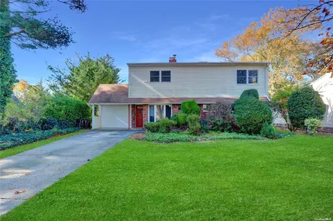 75 Sprucewood Dr, Levittown, NY 11756