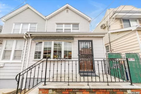 62-24 65 St, Middle Village, NY 11379