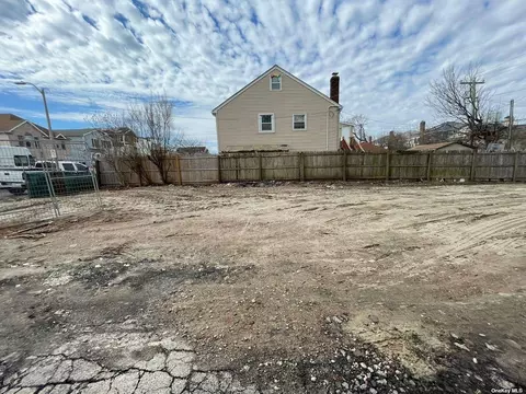 171 E Fulton St, Long Beach, NY 11561
