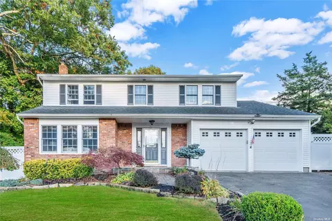 4 Arthur Pl, Smithtown, NY 11787
