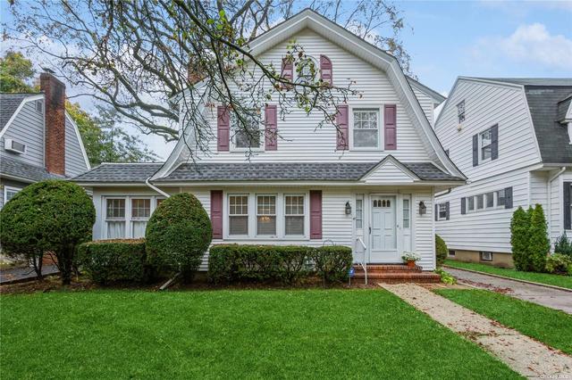 9 Michigan Rd, Bellerose Village, NY 11001