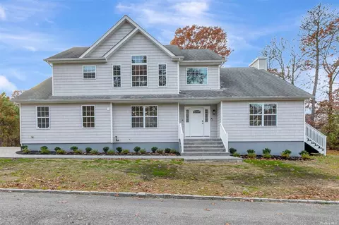 10 Grand Ave, Yaphank, NY 11980
