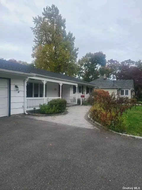 1361 NW Potter Blvd NW, Bay Shore, NY 11706