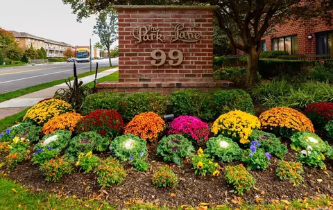 99 S Park Ave #313, Rockville Centre, NY 11570