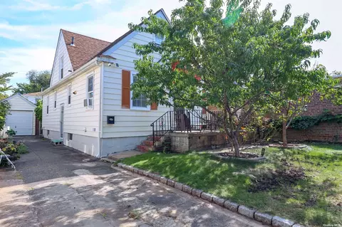 34-31 204th St, Bayside, NY 11361