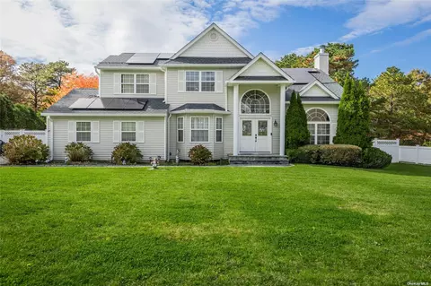 28 Summersweet Dr, Middle Island, NY 11953