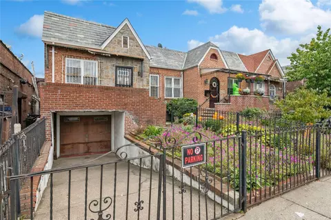 33-11 73rd St, Jackson Heights, NY 11372