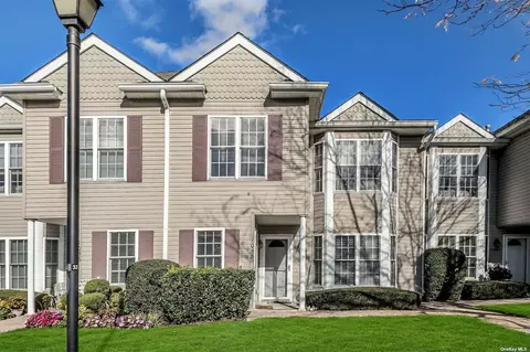 1058 Savoy Dr #1058, Melville, NY 11747