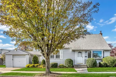216 N Grove St, Valley Stream, NY 11580