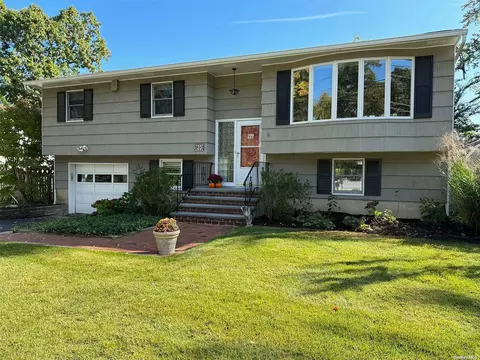 20 Hickory Rd, Bayville, NY 11709