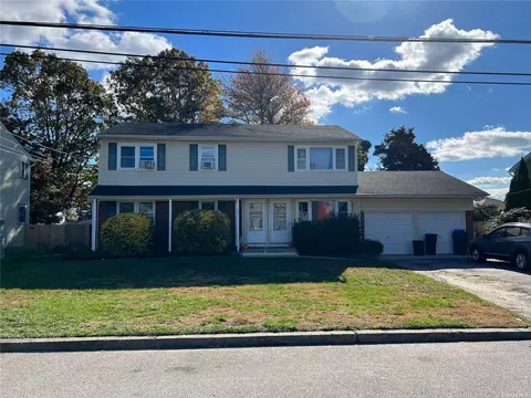52 Liberty Ave, North Babylon, NY 11703