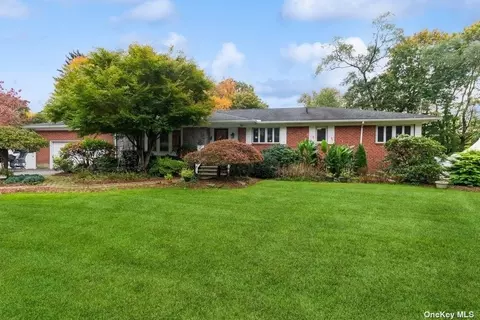 2 Ursular Ct, Smithtown, NY 11787