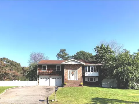 35 Peppermint Rd, Commack, NY 11725 photo 1